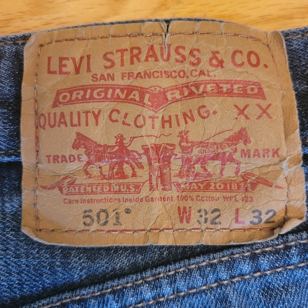 Levi's 501 Button Fly Blue Jeans - Picture 5 of 6